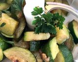 Foto del passaggio 2 della ricetta Trofie con zucchine e acciughe
