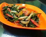 Foto langkah ke 5 dari resep Tumis Kangkung Terasi Jamur Tiram 🍄.