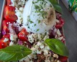 Une image de l'étape 2 de 🍅 Salade tomates, burrata, feta, basilic & oignons.