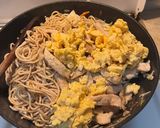 Φωτογραφία βήματος 4 της συνταγής Noodles με κοτόπουλο και λαχανικά. 🍜