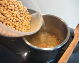 Foto del paso 4 de la receta: Crema de garbanzos con huevos de codorniz