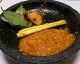 Foto langkah ke 2 dari resep Ayam Masak Bumbu Kuning.