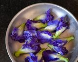 A picture of step 1 of Butterfly Pea Flower Samak Rice.