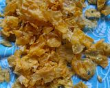 A picture of step 1 of Cornflakes peanut chivda.
