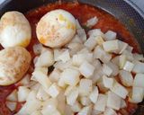 Foto langkah ke 3 dari resep Sambal goreng kentang telur.