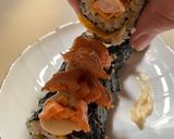 Foto langkah ke 9 dari resep Salmon Sushi Roll.
