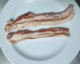 รูปขั้นตอนการทำที่ 1 ของ หมูสามชั้นผัดพริกเกลือ Stir-Fried Pork Belly with Chil