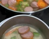 Foto langkah ke 3 dari resep Sup Makaroni Sosis.