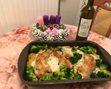 Márványsajtos csirkecombok-krumplival és brokkolival! 🍗🧀🥦🥔 recept fázis 5 fotója