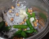 A picture of step 1 of Coconut Chutney.