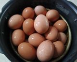 Foto langkah ke 2 dari resep Telur ala Sauna Korea. Super gampang, yg ga bisa masak juga pasti bisa.
