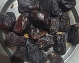 A picture of step 1 of Dates n dry fruit roll.