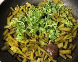 A picture of step 3 of Goru Chikkudukaya Pachadi (Cluster Beans Chutney - Andhra style).