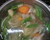 Foto langkah ke 5 dari resep Sayur sop ceker anti bau amis.