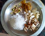 A picture of step 3 of Soya halwa.
