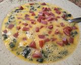 Foto del paso 3 de la receta: Tortilla de borraja y jamón serrano