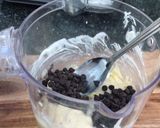 รูปขั้นตอนการทำที่ 2 ของ Banana Chocolate Chip Ice Cream Bites