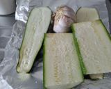 Foto del paso 1 de la receta: Dip ó untable de ajo y calabacín ahumados🧄🥒🍞