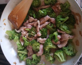 Foto del paso 5 de la receta: Salteado de quinoa con brócoli y cerdo