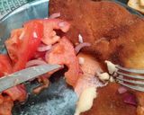 Foto del paso 4 de la receta: Milanesas de merluza con ensalada de tomate y cebolla