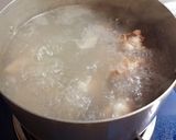 Hình bước làm 2 của món Canh bông cải trắng sườn non