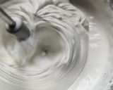 Foto del paso 7 de la receta: Mousse de chocolate blanco con interior de mango y frambuesas