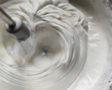 Foto del paso 7 de la receta: Mousse de chocolate blanco con interior de mango y frambuesas
