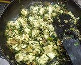 A picture of step 2 of Spinach garlic tofu.
