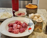 Foto del paso 1 de la receta: Magro de cerdo con champiñones y jamón