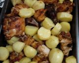 A picture of step 6 of Baked marinated chicken with potatoes.