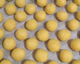Foto langkah ke 4 dari resep Cheese Ball with Chocolate -Eggless.