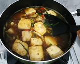 Foto langkah ke 7 dari resep Semur ikan tahu bawang daun.