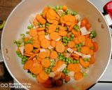 Zöldség krémleves pirított kenyérkockával recept fázis 2 fotója