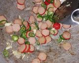 Foto langkah ke 1 dari resep Tumis Jamur Kancing Sosis.