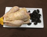 Foto del paso 1 de la receta: Pollo asado con ciruelas a baja temperatura