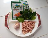 Foto langkah ke 1 dari resep Peyek kacang tanah jeruk purut.