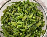 A picture of step 1 of Guvar tul nu shaak (cluster bean curry with sesame seeds).