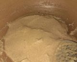 A picture of step 2 of Wheat flour and sooji halwa.