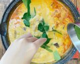 รูปขั้นตอนการทำที่ 5 ของ แกงเผ็ดตีนไก่ใส่หน่อไม้ดอง By แม่บ้าน