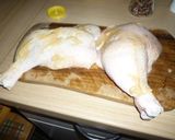 Tejfölös-fokhagymás mártásban sült gombás csirkecomb recept fázis 2 fotója