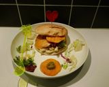 Grillezett Csirkés Sajtburger grillezett belevalókkal és édesburgonya chipssel recept fázis 5 fotója