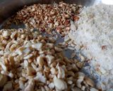 A picture of step 5 of Gond wale atta Laddu.