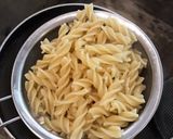 Foto langkah ke 3 dari resep Makanan AnakFusilli Salmon.