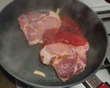 Foto del passaggio 2 della ricetta Braciola di maiale al pomodoro