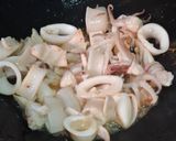 Foto langkah ke 3 dari resep Udang Sotong Bumbu Seafood Simple.