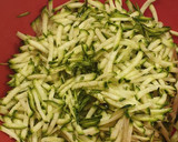 Foto del passaggio 2 della ricetta Schiacciatine di patate e zucchine senza uova
