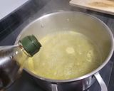 Foto del paso 4 de la receta Crema de calabacín y cebolleta con pesto y tosta gratinada