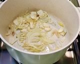 Foto langkah ke 1 dari resep Salmon Soup (lauk praktis).