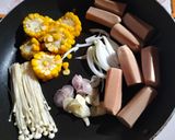 Foto langkah ke 2 dari resep Simple Sosis Asam Manis.