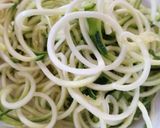Cukkinispagetti tejszínes csirkemellel recept fázis 4 fotója